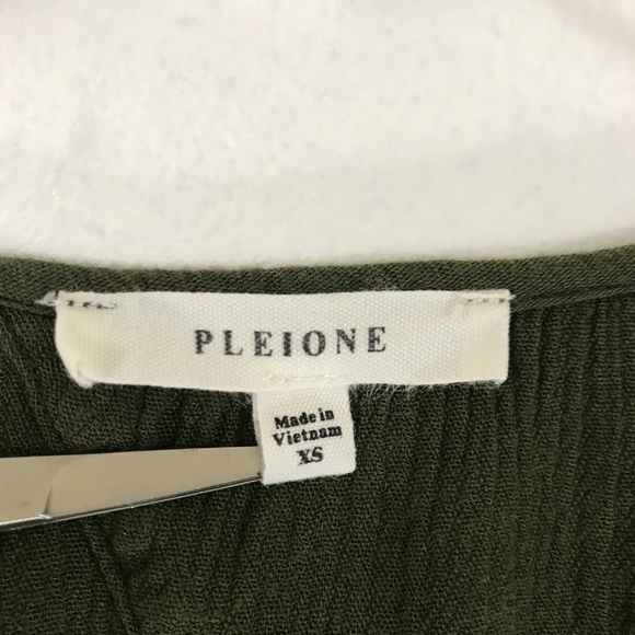 Pleione Olive Green Rose Patch Bell Sleeve Top XS - Picture 5 of 8